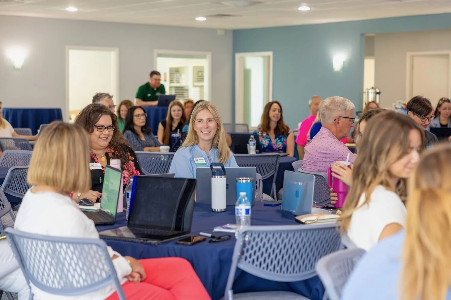 A full-room Ain Hub AI workshop